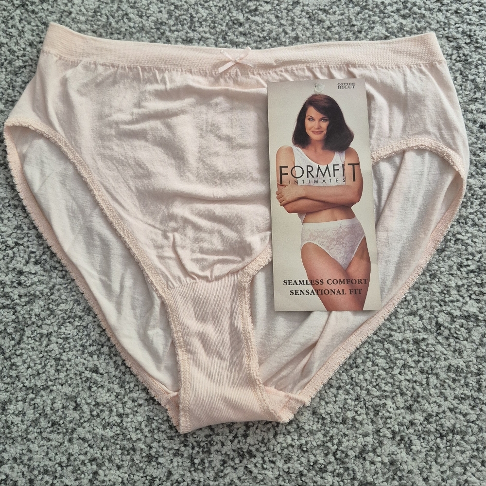 Formfit Intimates One Pair of Pink Cotton/Lycra Seamless Panties Size 6